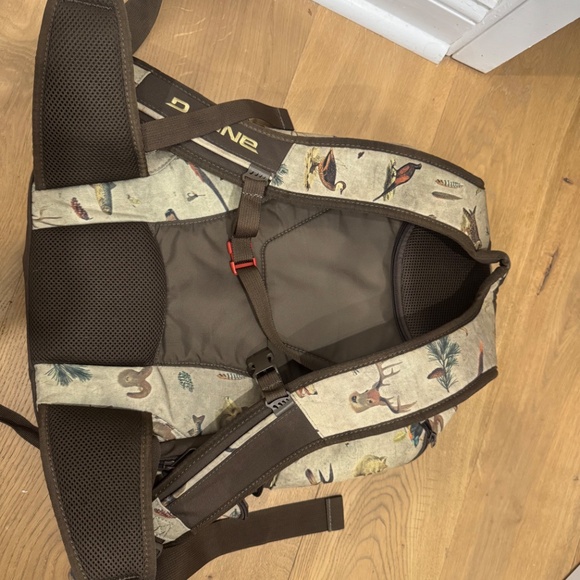 Dakine Mission 24L backpack w/laptop sleeve - Picture 2 of 6